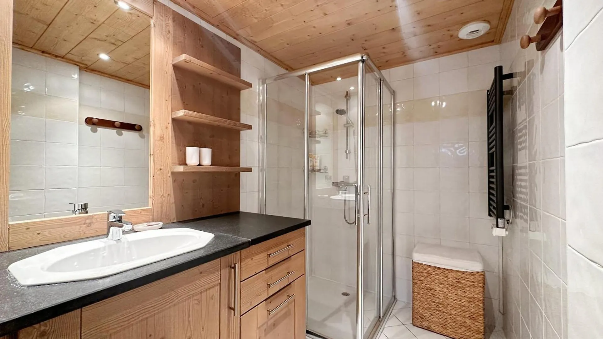 Duplex Spacieux Avec Terrasse, Piscine Couverte Et Cheminee A Samoens - Fr-1-624-9 0*,