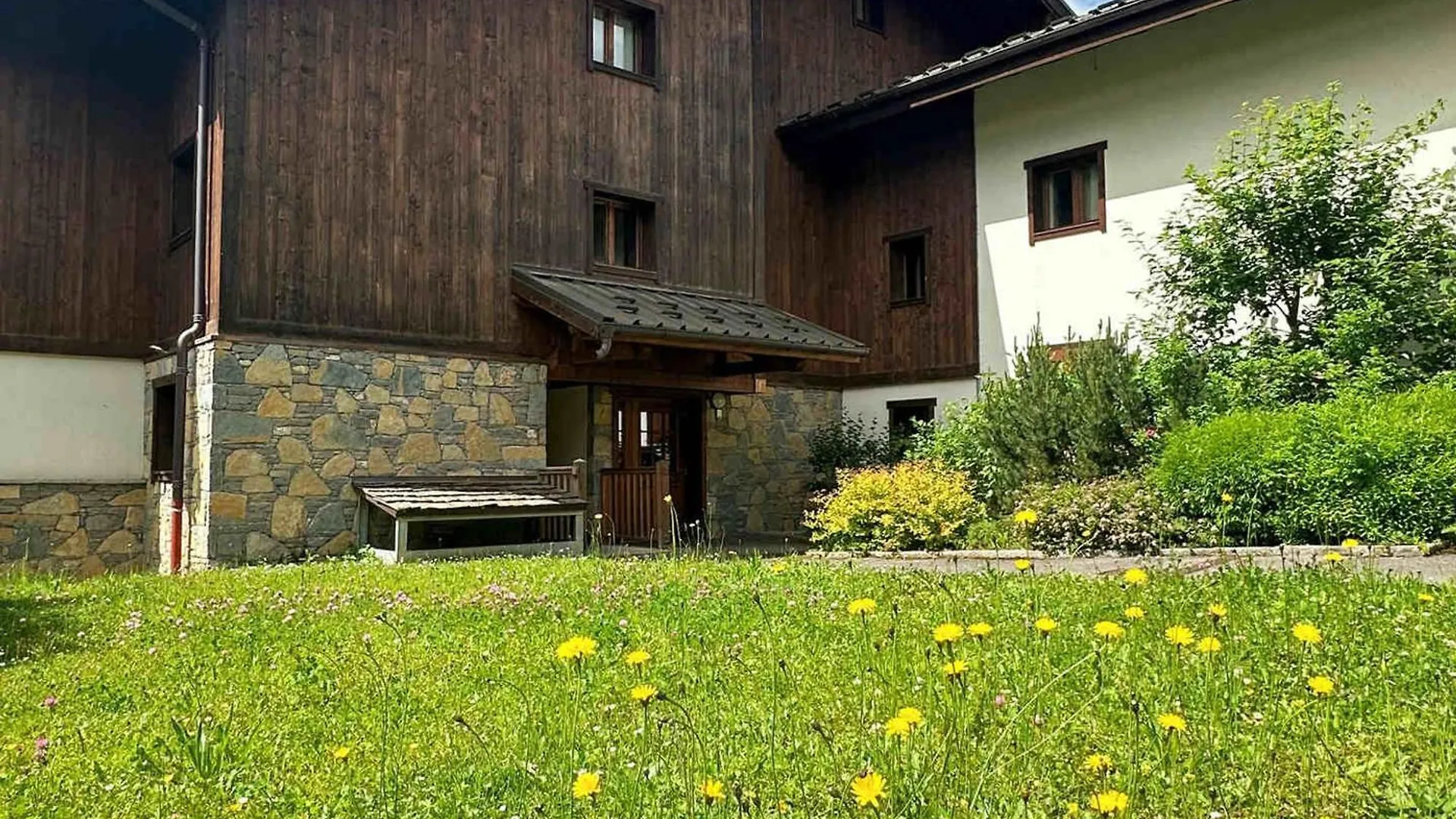 Apartment Duplex Spacieux Avec Terrasse, Piscine Couverte Et Cheminee A Samoens - Fr-1-624-9