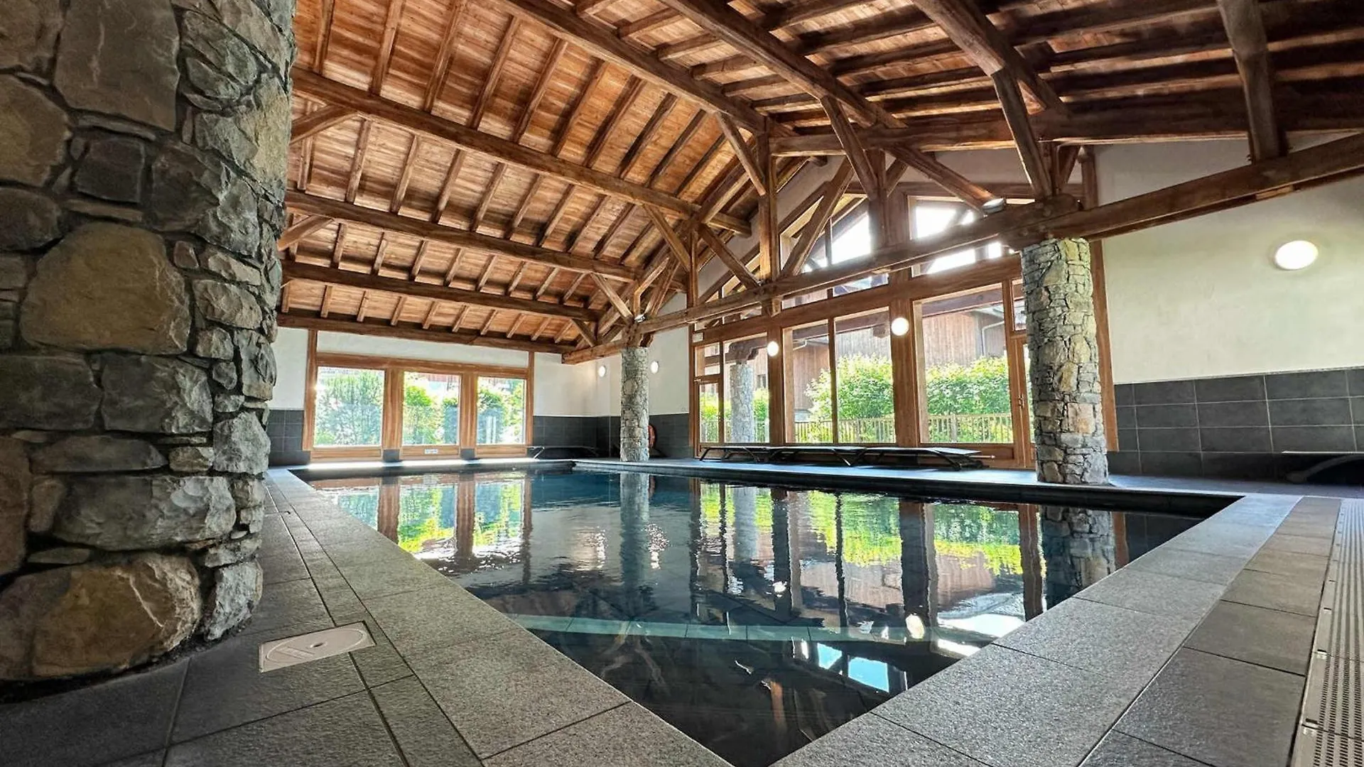Duplex Spacieux Avec Terrasse, Piscine Couverte Et Cheminee A Samoens - Fr-1-624-9 0*,  France