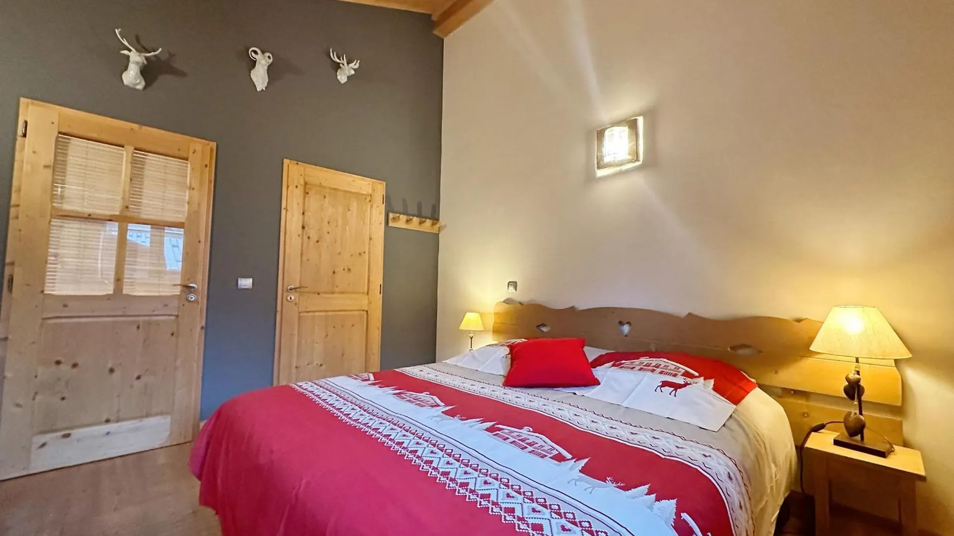 Apartment Duplex Spacieux Avec Terrasse, Piscine Couverte Et Cheminee A Samoens - Fr-1-624-9