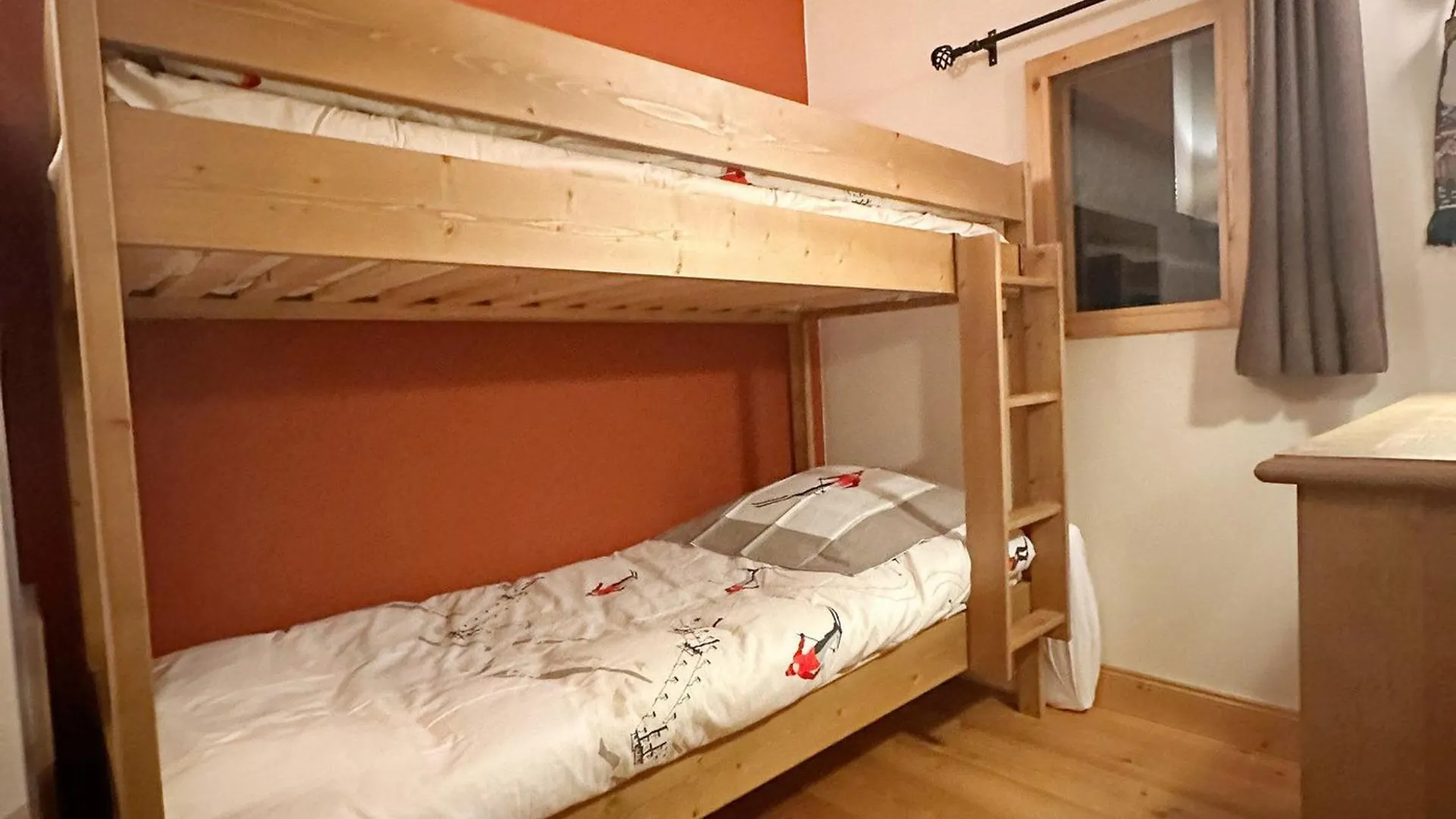 Duplex Spacieux Avec Terrasse, Piscine Couverte Et Cheminee A Samoens - Fr-1-624-9